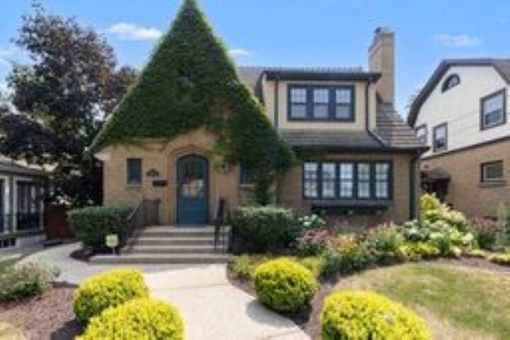 Property Photo:  519 Robert Avenue  IL 61107 