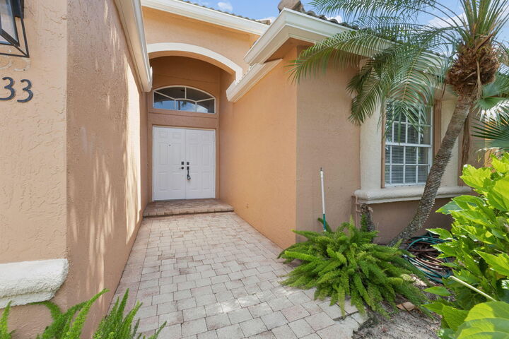Property Photo:  6833 Viale Elizabeth  FL 33446 