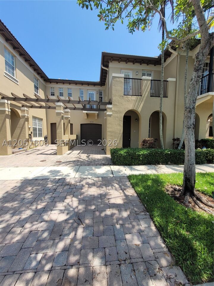 Property Photo: 8707 Buckskin Mnr 5-12 FL 33328