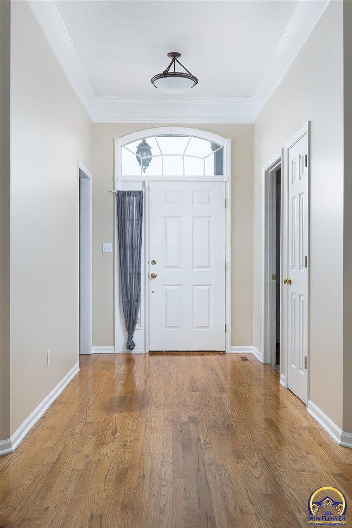 Property Photo:  4515 SW Crenshaw Dr  KS 66610-1615 