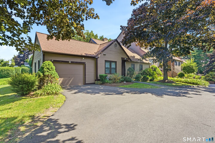Property Photo: 21 Sprucebrook Trail 21 CT 06468
