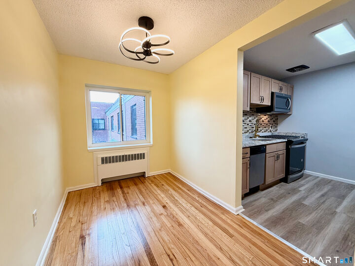 Property Photo: 570 Whitney Avenue L3 CT 06511
