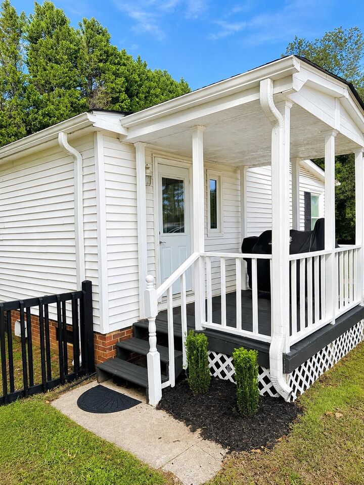 Property Photo: 215 Lake Front Road SC 29349