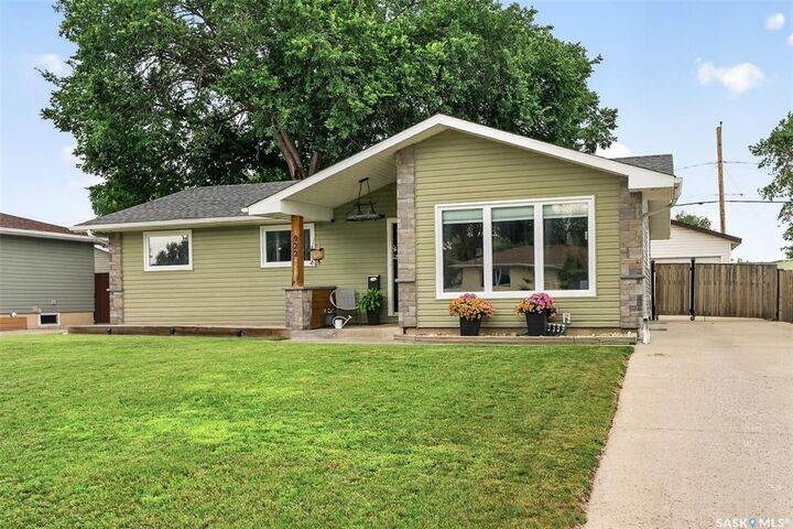 Property Photo: 922 James Street SK S6H 3H6