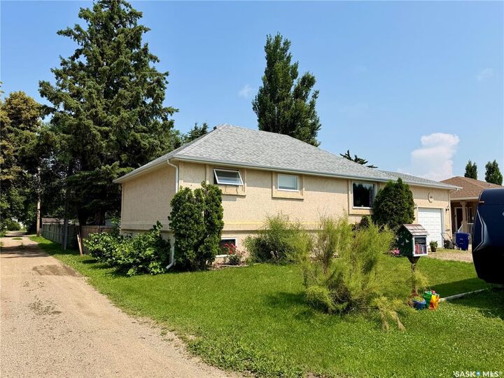 Property Photo: 41 Campbell Place SK S0K 0Y0