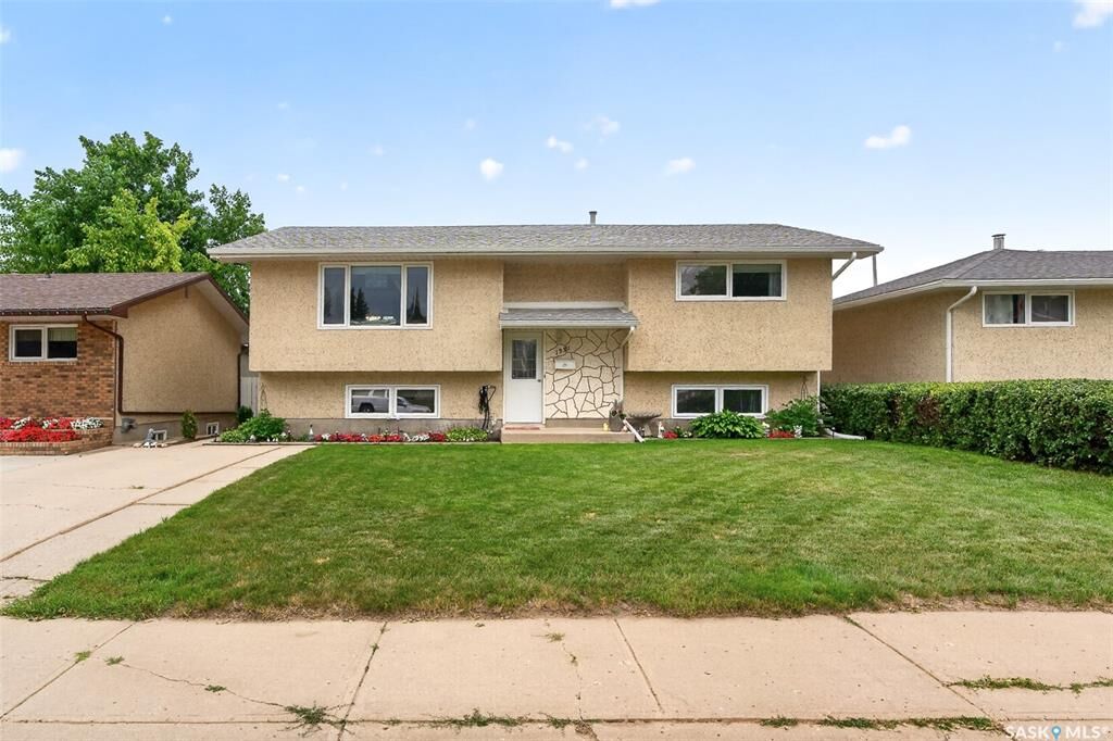 Property Photo: 1331 Athabasca Street W SK S6H 6C8