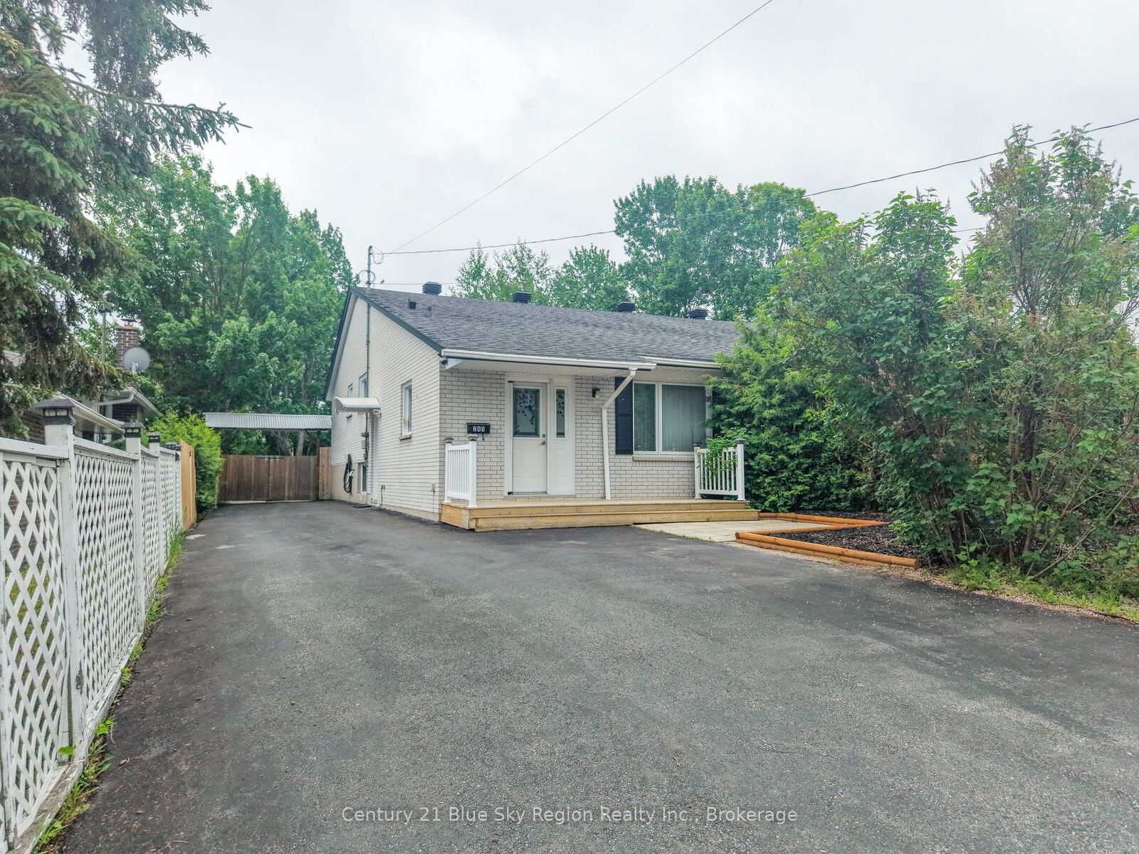 Photo de la propriété:  245 Michener Drive  ON P1A 3J2 