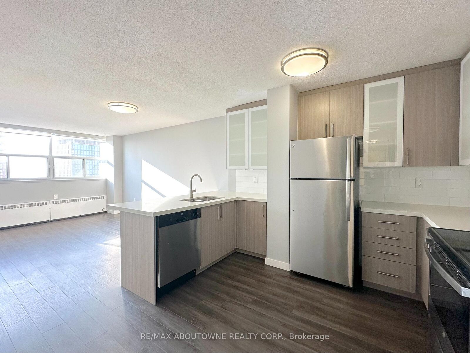 Property Photo: 255 Main Street 211 ON M4C 4X2