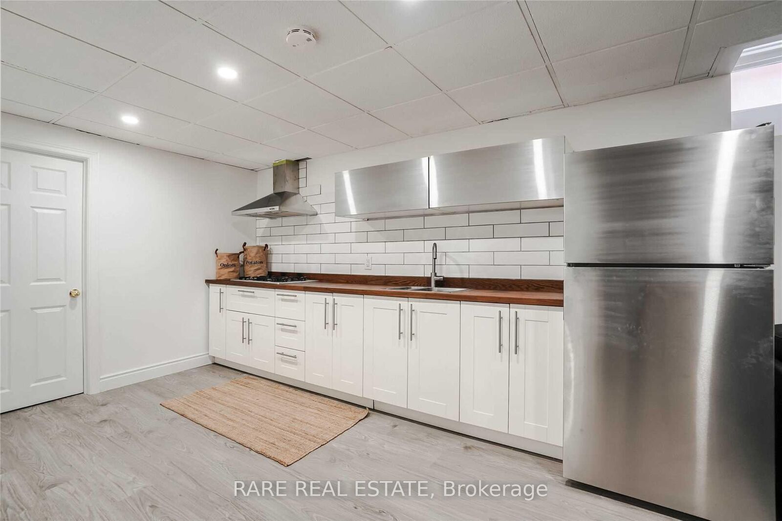 Property Photo: 6133 Duford Drive Lower ON L5V 1A6