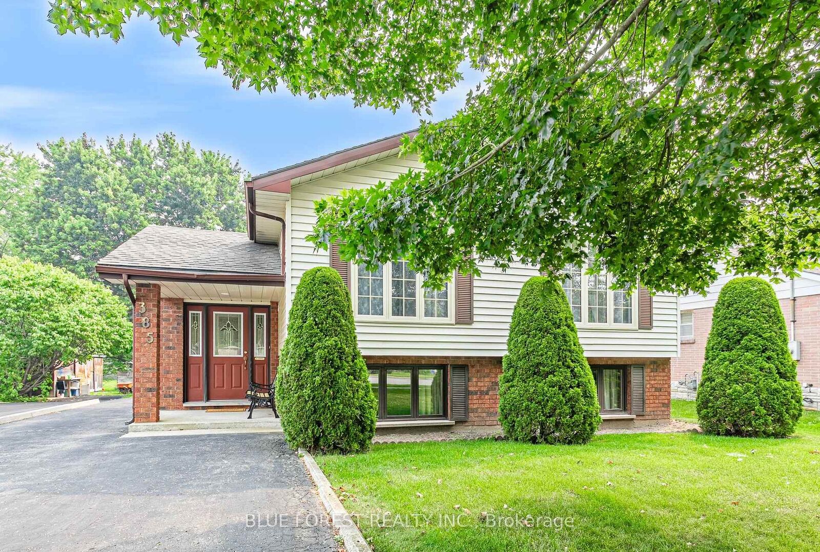 Photo de la propriété:  385 Wellington Street  ON N5C 3L6 