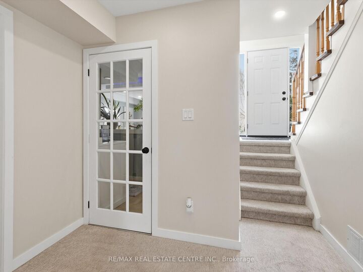 Property Photo: 318 Shelburne Place ON L0N 1S2