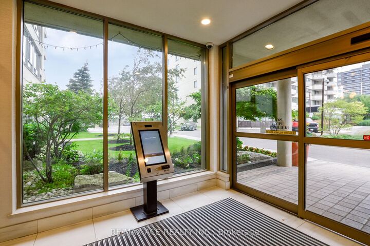 Photo de la propriété:  75 King Street E 201  ON L5A 4G5 