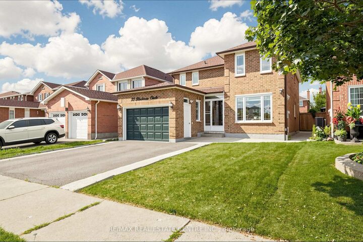 Property Photo: 33 Blackmere Circle ON L6W 4B6