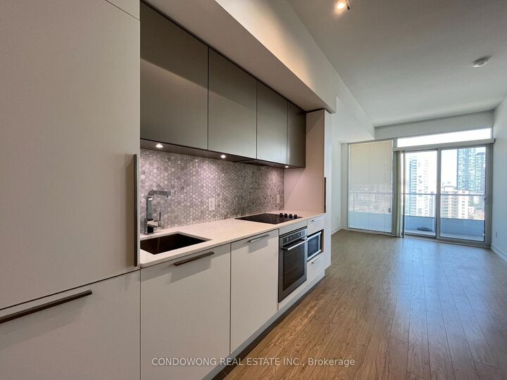Property Photo:  85 Wood Street 2211  ON M4Y 0E8 