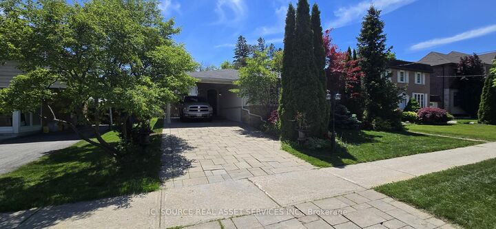 Property Photo: 45 Clareville Crescent ON M2J 2B9