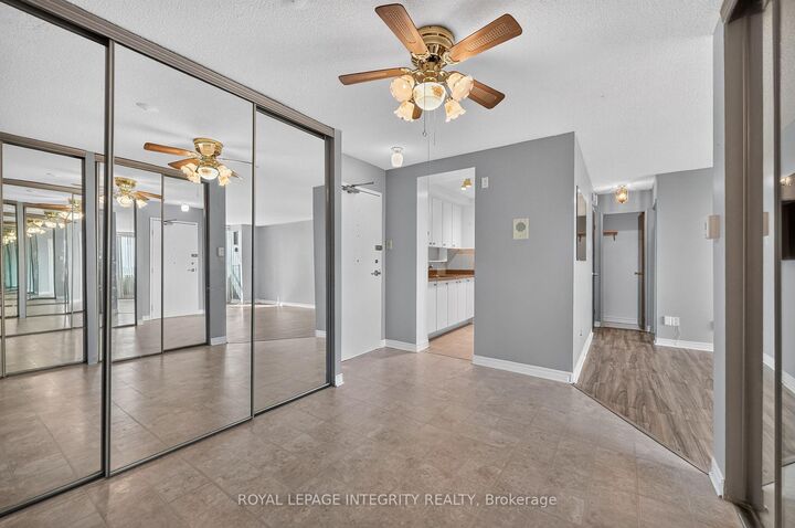 Property Photo: 555 Brittany Drive Ph8 ON K1K 4C5