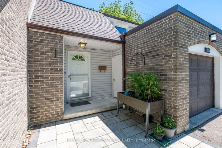 Property Photo: 2440 Bromsgrove Road 45 ON L5J 4J7