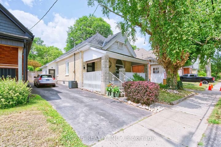 Property Photo: 77 Elm Street ON N5Z 2K4