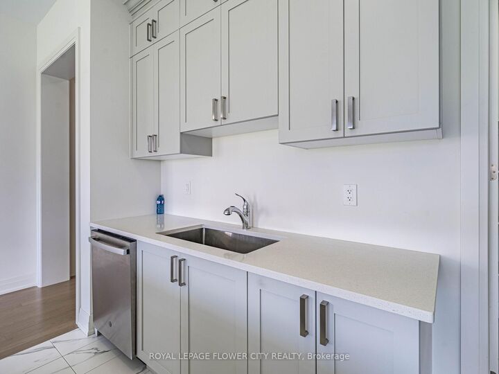 Property Photo: 26 Hummingbird Grove ON L0G 1W0