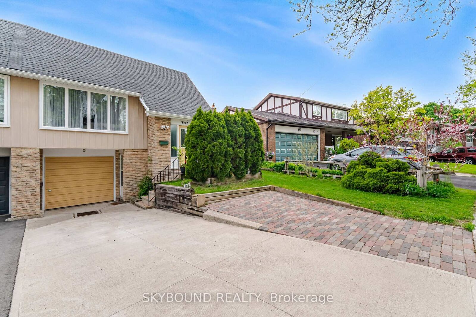 Property Photo: 7217 Fayette Circle ON L5N 1Y5