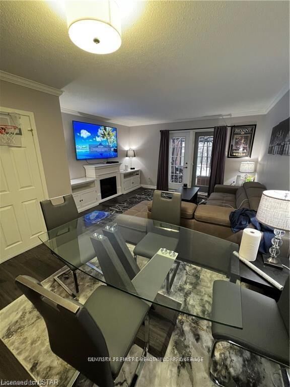 Property Photo: 44 Homestead Crescent 60 ON N6G 2E4