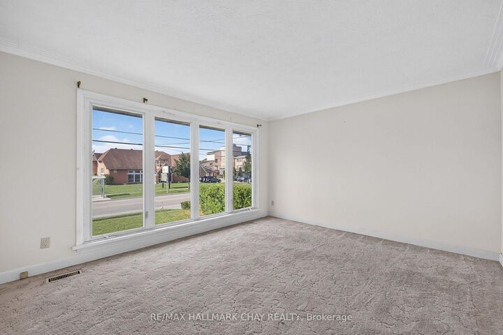 Property Photo: 348 Grove Street E ON L4M 2R5