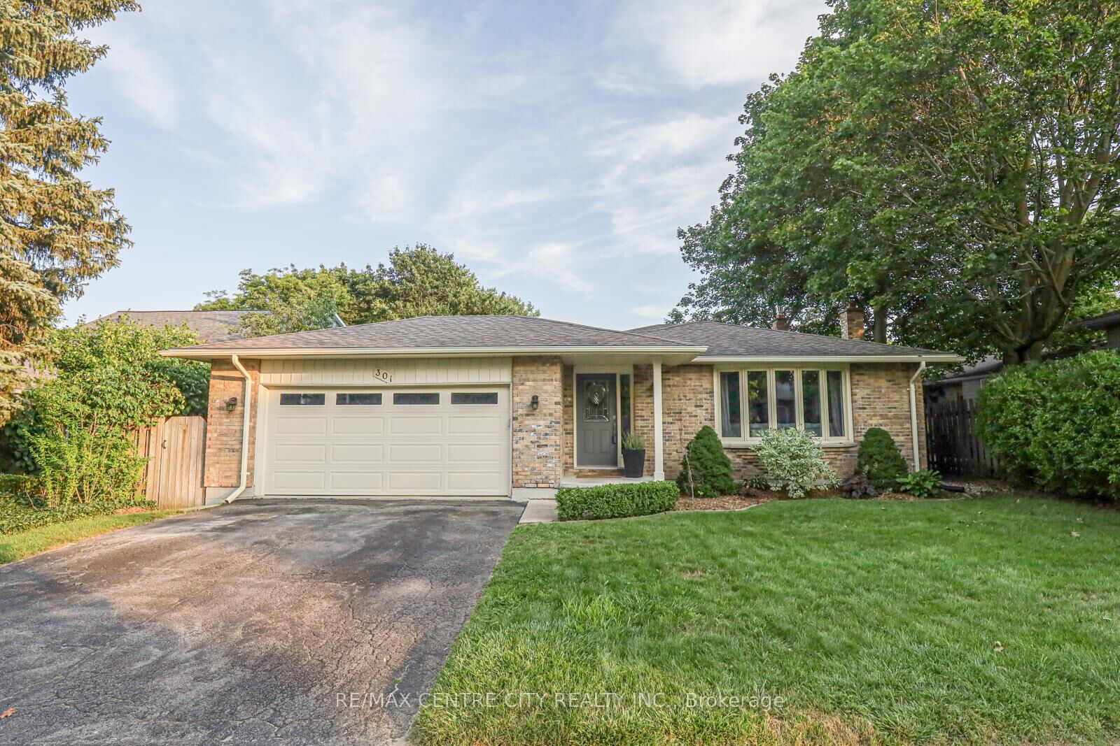 Photo de la propriété: 301 Blackacres Boulevard ON N6G 2T9
