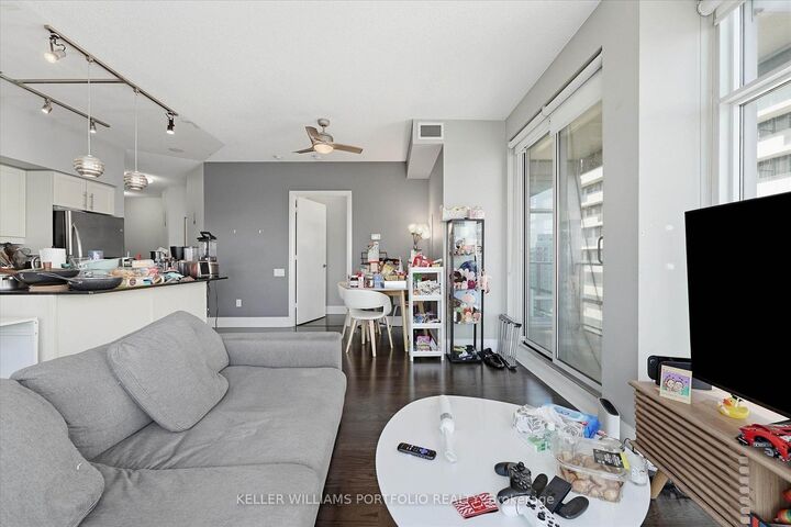 Property Photo: 2191 Yonge Street 4111 ON M4S 3H8