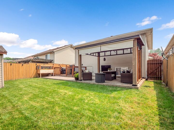 Property Photo: 501 Trillium Avenue ON L3C 7G9