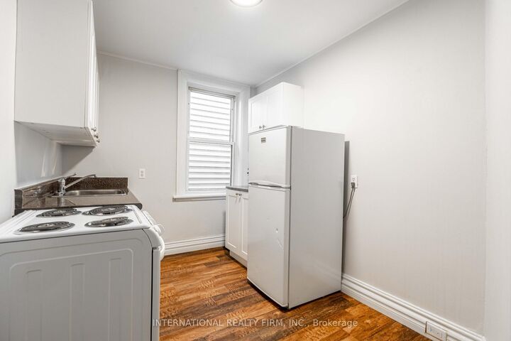 Property Photo:  221 Hamilton Road 3  ON N5Z 1P9 