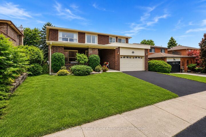Property Photo: 2529 Claymore Crescent ON L5C 3A2