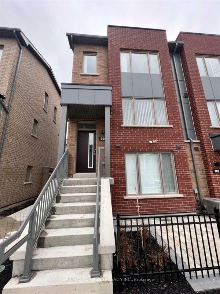 Property Photo: 1525 Kingston Road 701 ON L1V 0E9