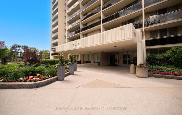 Property Photo: 820 Burnhamthorpe Road 606 ON M9C 4W2