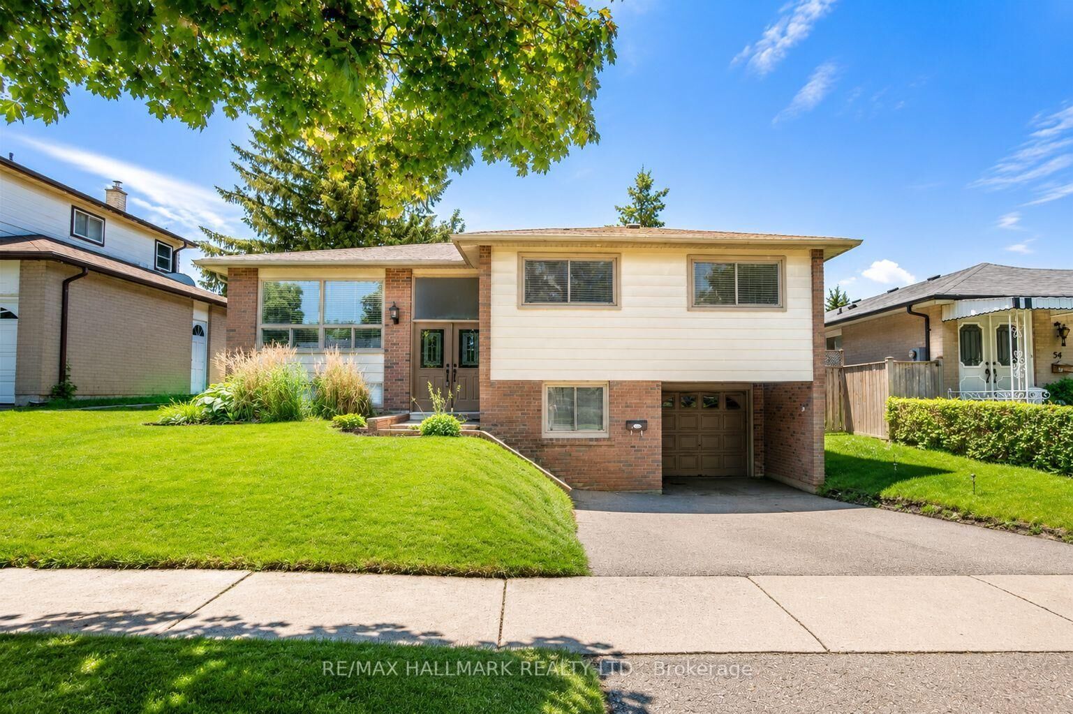 Property Photo: 52 Tweedrock Crescent Main Floor ON M1E 4L5