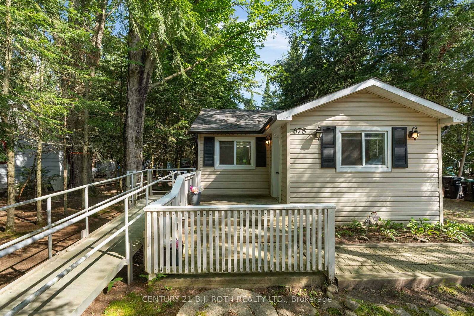 Photo de la propriété:  678 Pinegrove Avenue  ON L9S 2K4 