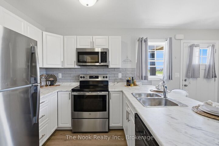 Property Photo:  470 Lonsberry Drive 506  ON K9A 0K4 