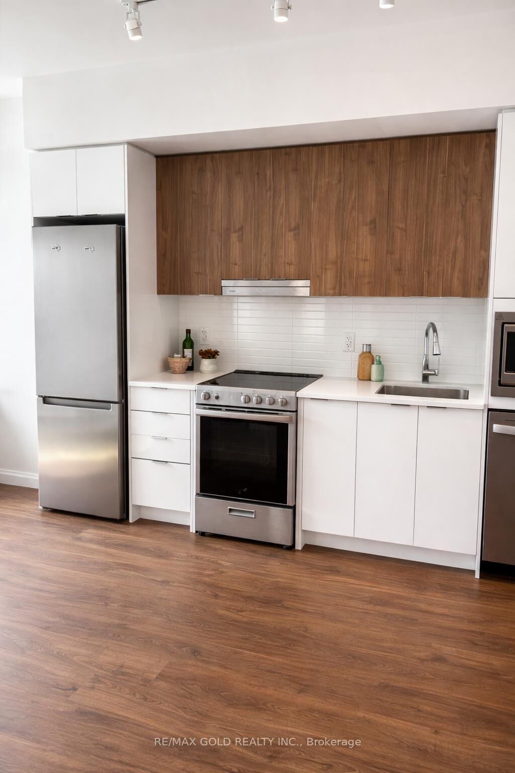 Property Photo:  5105 Hurontario Street 437  ON L4Z 0C9 