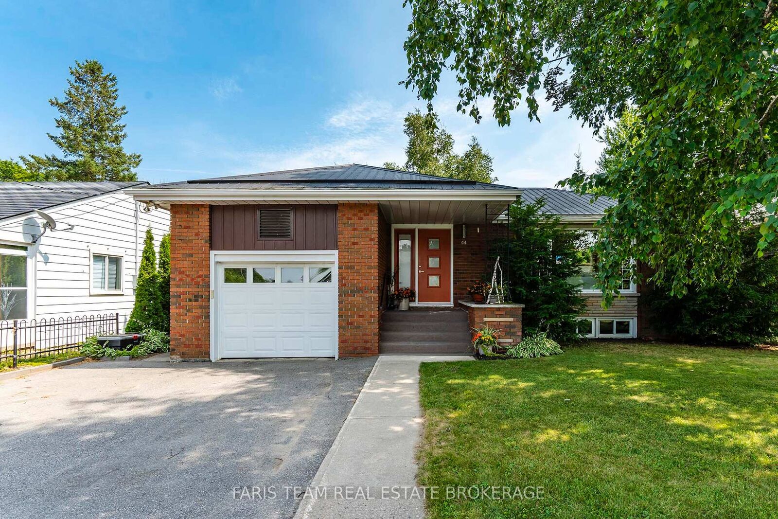 Property Photo: 44 Jeffery Street ON L9M 1K5