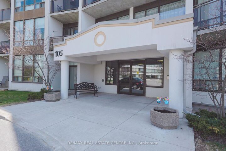 Property Photo:  105 Bagot Street 202  ON N1H 8H4 