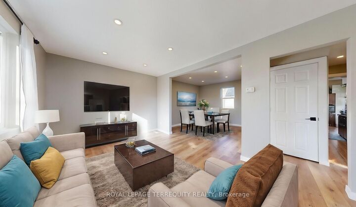 Property Photo:  77 Glenburn Avenue  ON M4B 2X7 