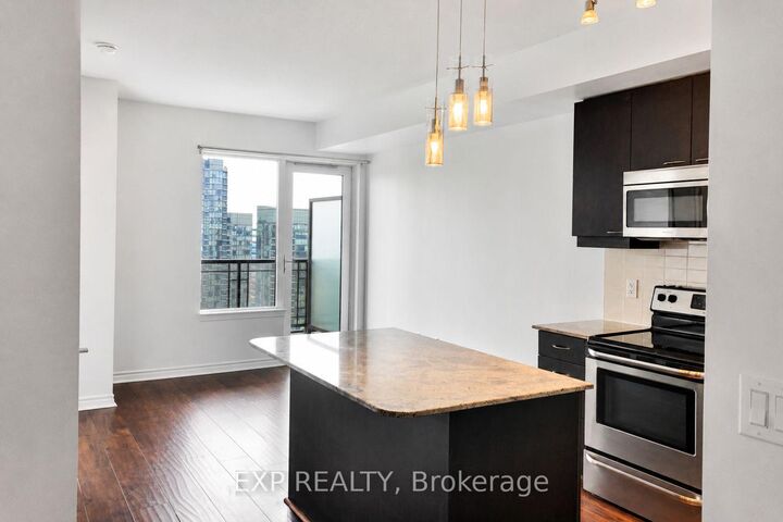 Property Photo: 385 Prince Of Wales Drive 3506 ON L5B 0C6
