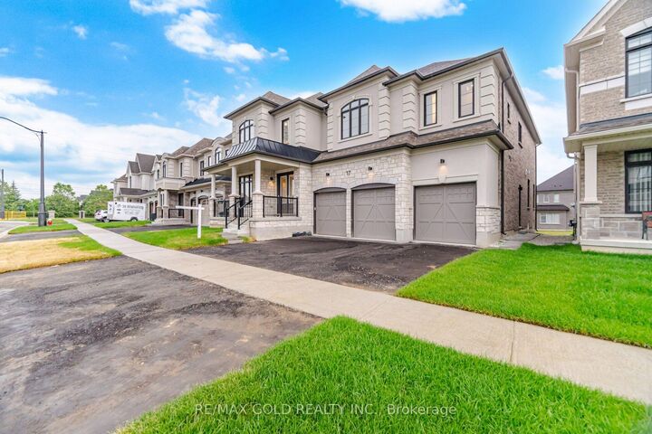 Property Photo: 17 Mosswood Trail ON L6P 4E7