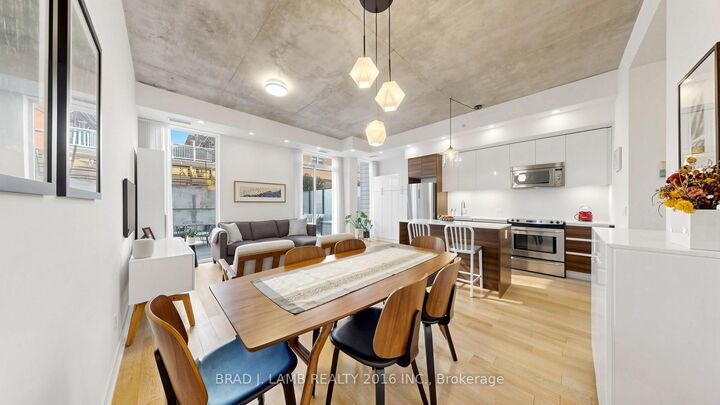 1238 Dundas Street E Th102 — photo 1