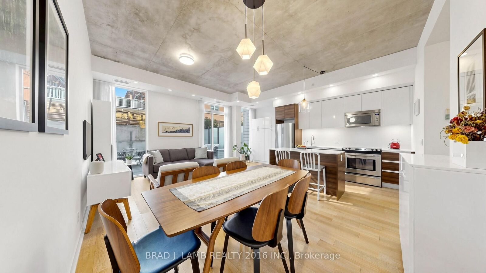 Property Photo: 1238 Dundas Street E Th102 ON M4M 2T8