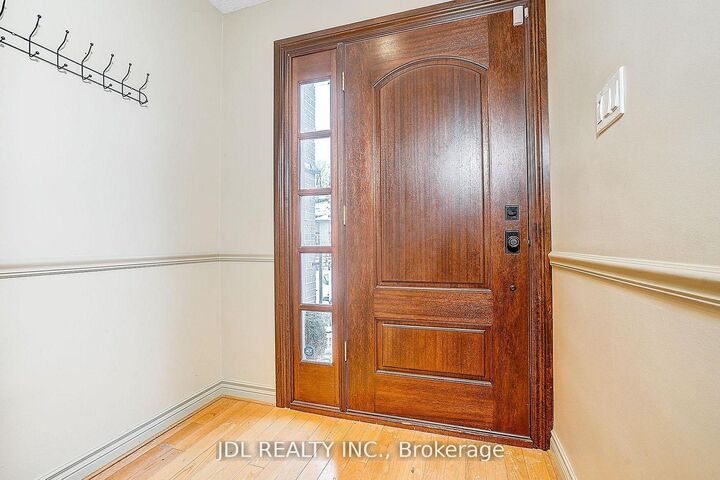 Property Photo:  87 Munro Boulevard  ON M2P 1C5 