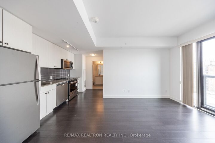 Property Photo:  2799 Kingston Road 910  ON M1M 0E3 