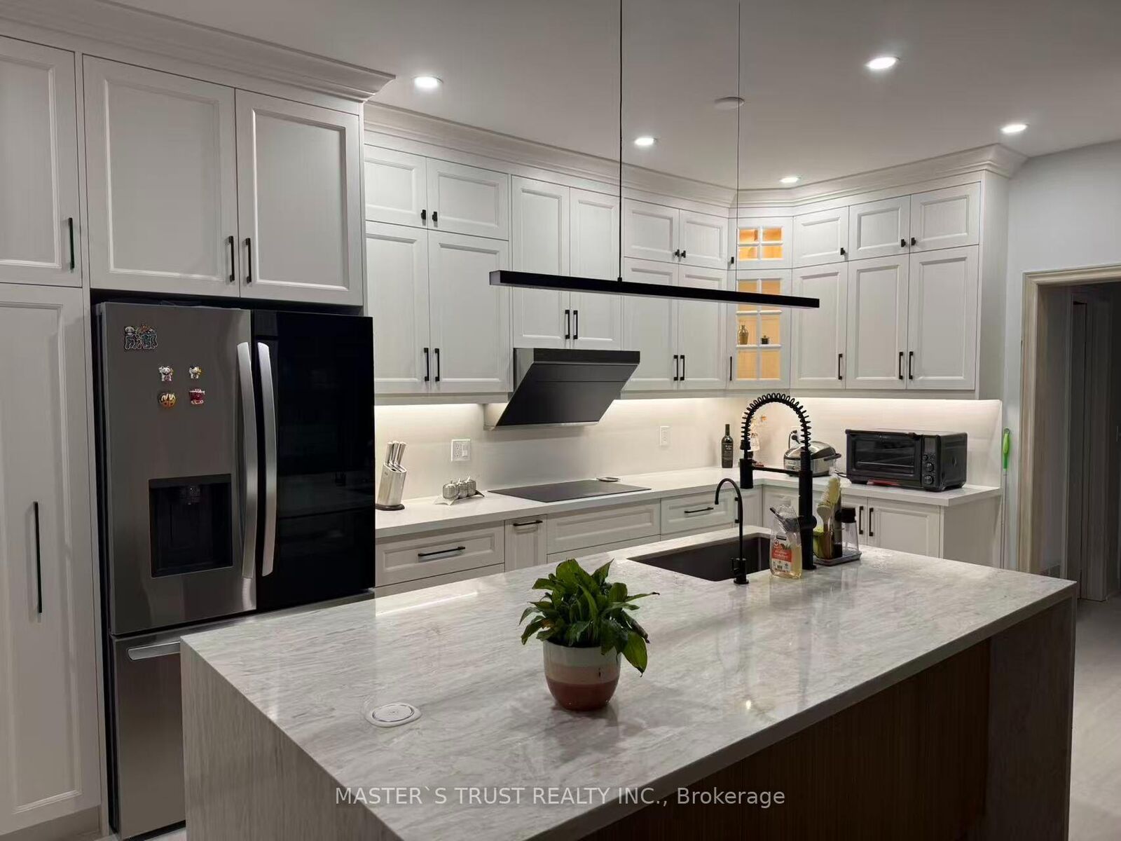 Property Photo: 2132 Pinevalley Crescent ON L6H 6L7