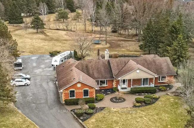 Property Photo: 5 Buttery Court ON L1C 4H7