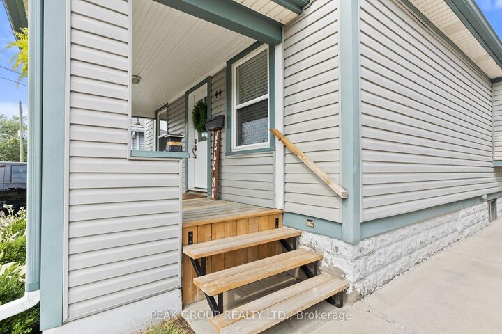 Property Photo: 44 Richmond Avenue ON L2R 3W7
