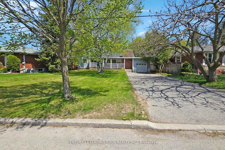 Property Photo: 21 Wexford Boulevard B ON M1R 1K9